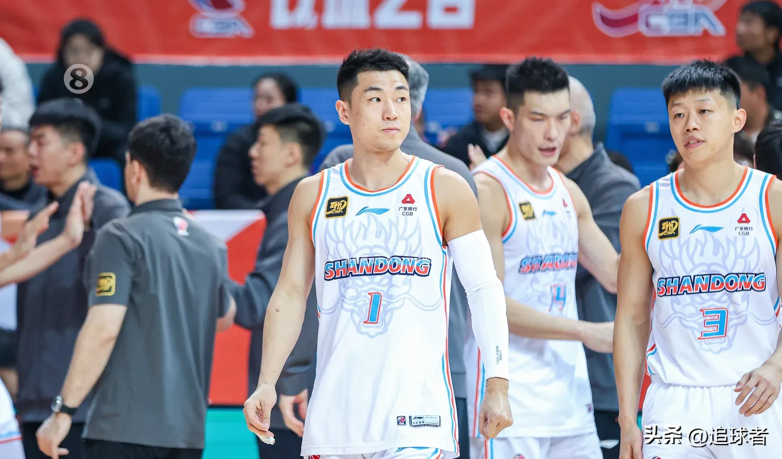 转折点山东男篮再遭质疑;欧篮联赛前攻防权衡;更衣室稳定;临场指挥获称赞(山东男篮十大中锋) 转折点山东男篮再遭质疑;欧篮联赛前攻防权衡;更衣室稳定;临场指挥获称赞(山东男篮十大中锋)
