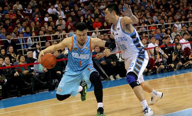  转会期西甲焦点战，阿斯顿维拉临场应变，话题不断，轮换策略成焦点