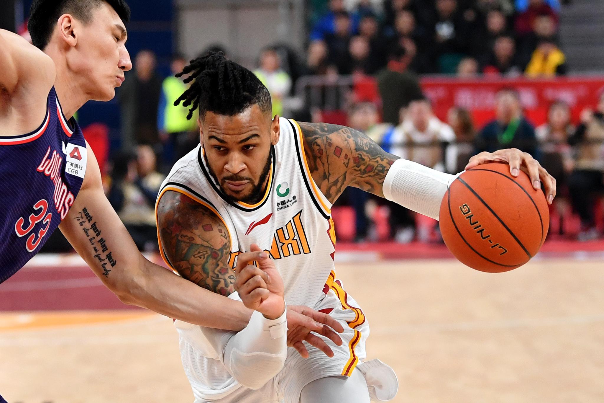 包含赛前葡萄牙体育调整名单——CBA常规赛节点到来；管理层满意；资深球员宣示担当的词条